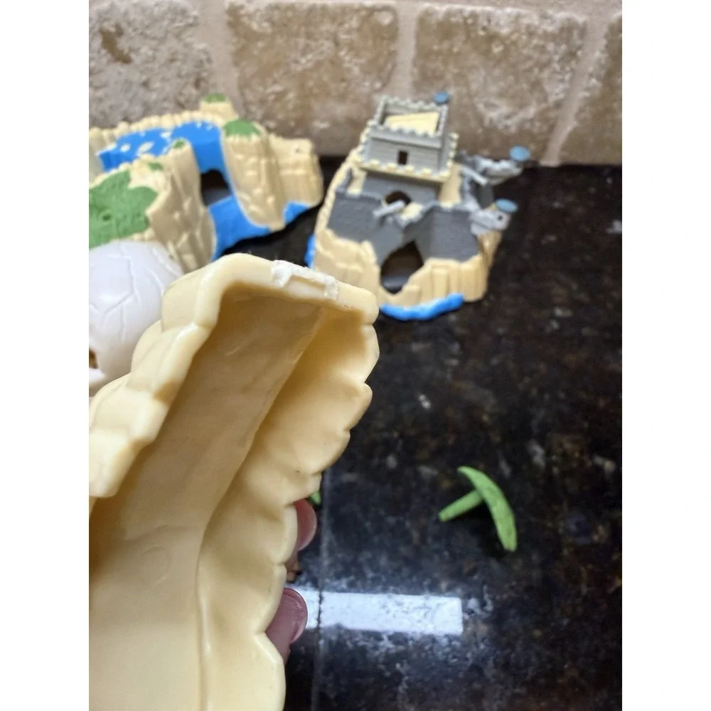 VTG Micro Machines Exploration Lost Treasure Lagoon Playset Skull‎ Island